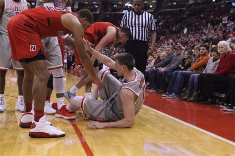 Mens Basketball Micah Potter Sprains Ankle During Sundays Game