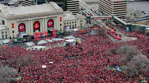 Thousands Brave Cold And Crowds For Chiefs Victory Parade Kansas City