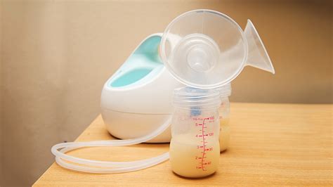 Pumping Breast Milk 101 Breastfeeding And Pumping What To Expect