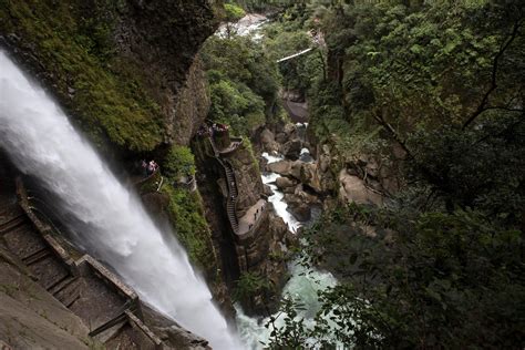 Cascada El Pailón Del Diablo Baños Ecuador — Sitio Oficial De La