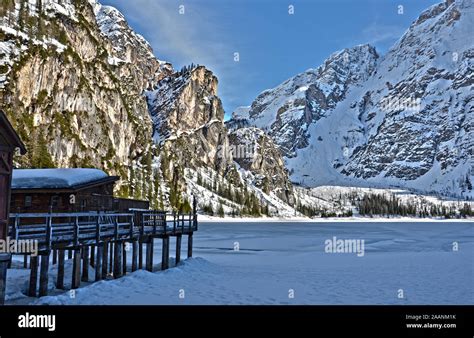Lago Di Braies Inverno Immagini E Fotos Stock Alamy
