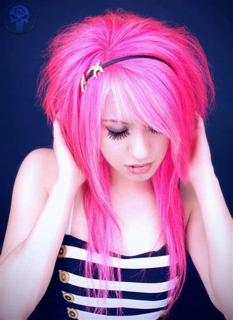 Pink Hair Its Brave And Bold And Sexyy Scene Haircuts Haircuts For Medium Hair Emo Haircuts
