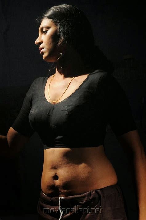 Actress Kasthuri Hot Saree Navel Show Pics Hd Latest