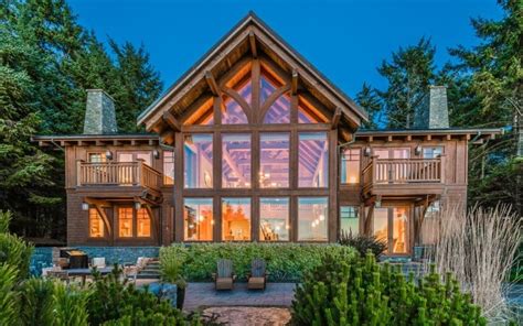 15 Stunning High End Cottage Listings From Across Canada Livabl