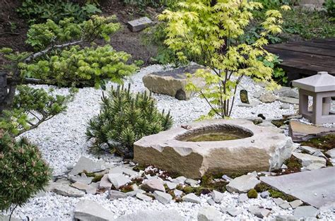 An den stabilen balken lassen sich sonnensegel und sichtschutzwände, blumenampeln und regale befestigen. Garten Am Hang Ideen Bilder Inspirierend Steingarten ...