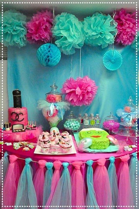 Want to host a super awesome powerpuff girls party, complete with free party goodies? Little girl birthday party decor - becoration