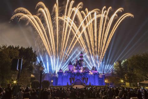 Photos Full Show Video ‘believe In Holiday Magic Fireworks