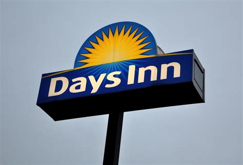 Guests of this cheap hotel can enjoy the availability of an indoor swimming pool, a gym and other facilities. Days Inn Age Requirement, Check-In Policy Explained ...