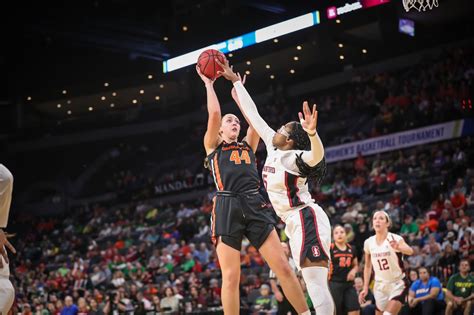 oregon state lands at no 18 on the ap top 25 preseason women s basketball poll