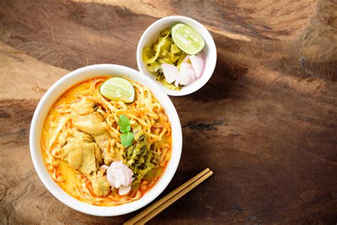 The dish consists of a curry base that is usually made with dried chili peppers, lemongrass, galangal, shrimp paste, garlic, and. Northern Thai Food Spicy Curry Noodles Soup With Chicken ...