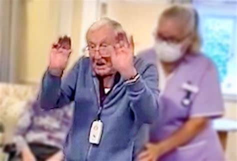 101 Year Old Man Amazes Everyone With His Dance Moves 😍 Man This 101 Year Old Man Amazes