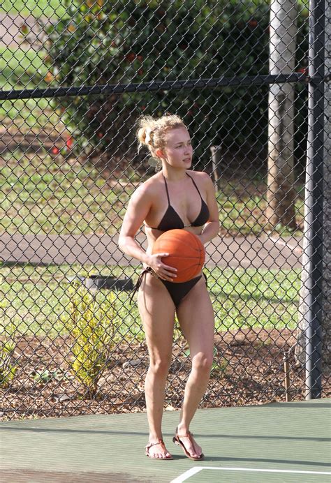 Sexy Hayden Panettiere Boobs Pictures That Will Make Your Day A Win The Viraler