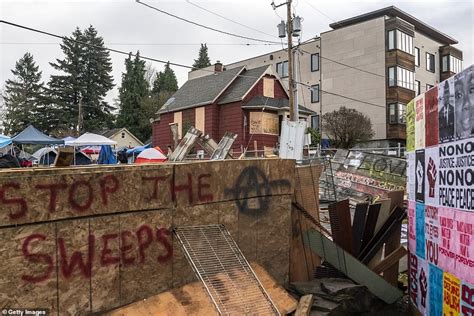 Portland S Autonomous Zone Protesters Are There For The Long Haul