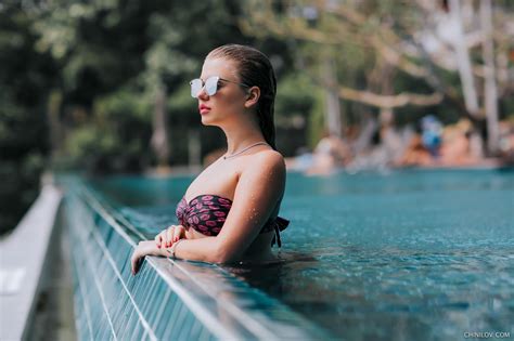 Wallpaper Blonde Sunglasses Swimming Pool Depth Of Field Red