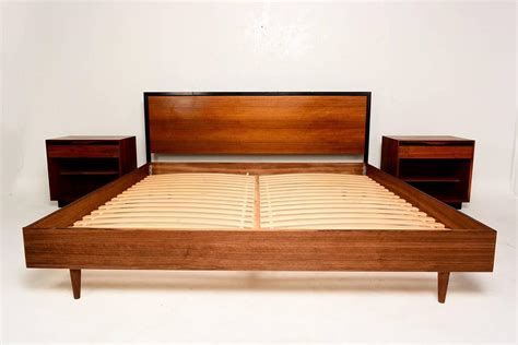 Mid Century Modern Walnut King Size Platform Bed At 1stdibs