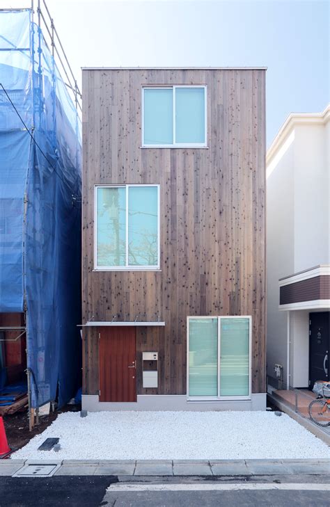 Mujis Prefab Vertical House Now Available For Japanese Residences