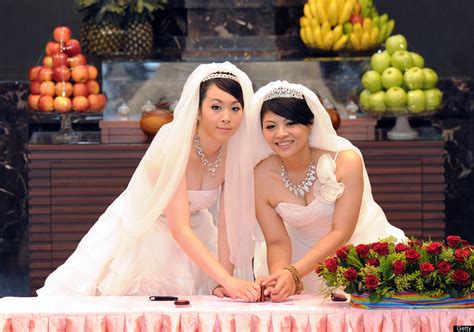 Taiwans First Same Sex Wedding Held At Buddhist Monastery Photos
