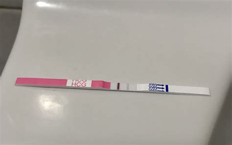 ชุดตรวจการตั้งครรภ์หรือการทดสอบหาฮอร์โมนhcg (human chorionic gonadotropin) ในปัสสาวะ แบ่งออกเป็น 3 ชุด ที่ตรวจครรภ์ขึ้นขีดจางแบบนี้มีโอกาสท้องไหมคะ - Pantip