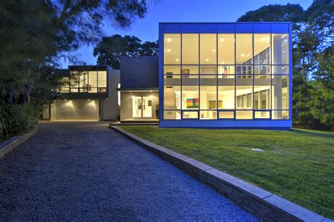 Check Out The Ultra Modern Glass Cube House Designed By Jorge Sosa