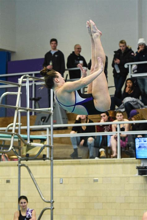 Womens Diving Competes At Diii Regional Diving Championships The