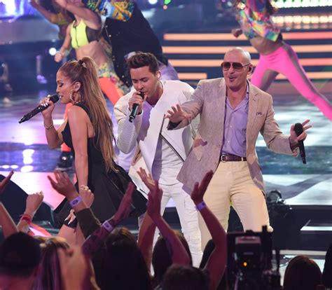 Jennifer Lopez And Pitbull On Stage
