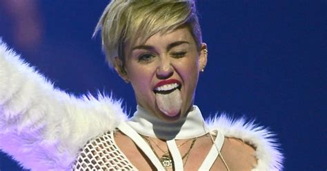 Miley Cyrus Mocks The Government Shutdown And Vmas On Snl Rolling Stone