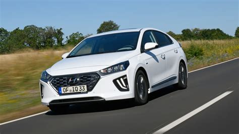 Hyundai Ioniq Plug In Hybrid 2020 Review Carbuyer