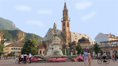 Piazza Walther Center Of Bolzano Bozen Italy Everything In Bolzano