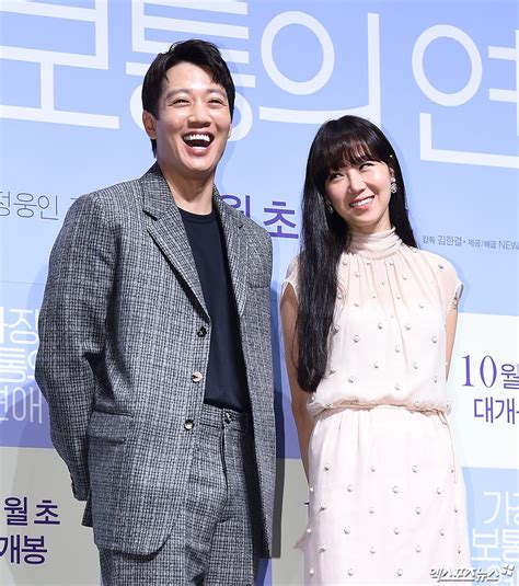 He first rose to fame with his appearances in the 2003 romantic comedy series cats on the roof, and movies such as my little bride (2004), sunflower (2006), tv series love story in harvard (2004), gourmet (2008). Gong Hyo Jin And Kim Rae Won Talk About Working Together ...
