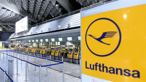 Lufthansa check in online with no baggage checked saves your long queues waiting time too. Lufthansa-Streik der Flugbegleiter: Welche Rechte haben ...