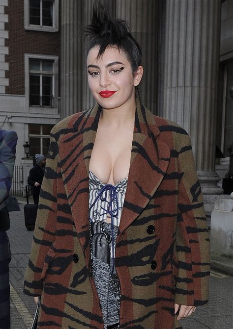 Charli Xcx Cleavage 16 Photos Thefappening