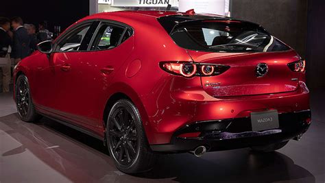 2019 mazda 3 compact sedan and hatchback review and buying guide covering prices, fuel economy, engines, transmissions, space and driving impressions. Mazda 3 2019: sedan and hatch personality split explained ...