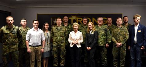 German Minister Of Defense Visits Us Army Europe Article The