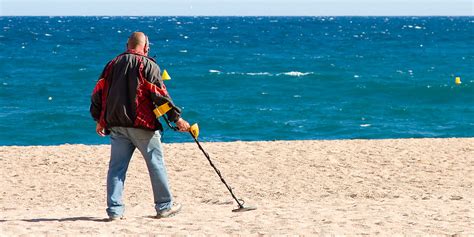 There will be plenty of metal detector reviews, tips, finds and more. Where Are The Best Places to Use a Metal Detector? (10 ...