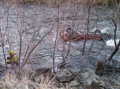 Man Survives For Five Hours After Car Plunges Into Frigid California River Kenora Miner