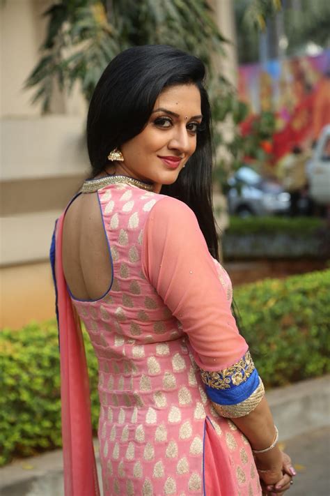 Beauty Galore Hd Vimala Raman In Pink Churidaar Giving A Dashing Side Look