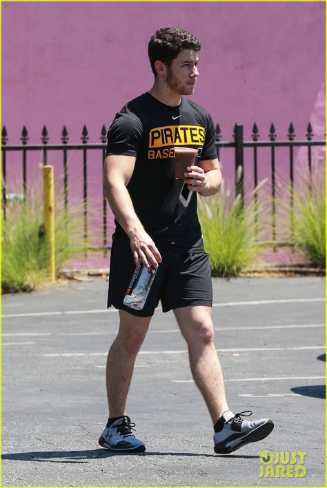 nick jonas shows off his muscles after hitting the gym photo 3940271 nick jonas pictures