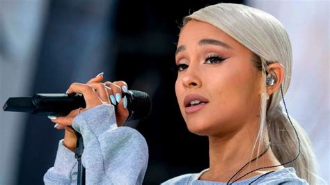 Ariana Grande Is Giving Away 1 Million Worth Of Therapy The Sauce