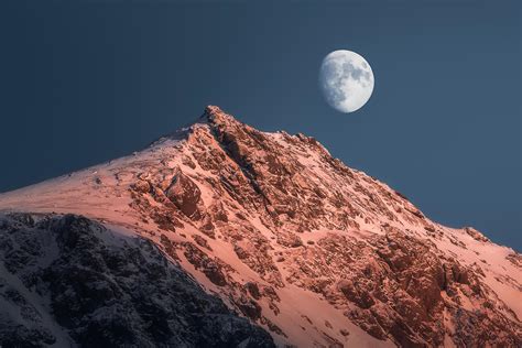 Moon Over Mountain Top With Alpenglow Norway Lofoten Oc 1920x1280