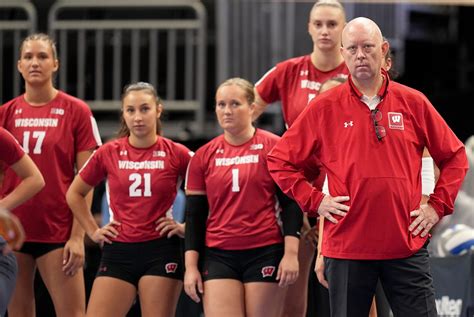 Wisconsin Volleyball Sweeps Osu Michigan Remains Undefeated Badgernotes
