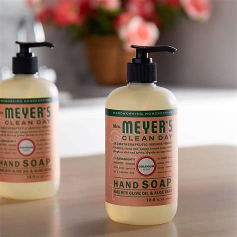 Mrs Meyers Clean Day 651332 125 Oz Geranium Scented Hand Soap With