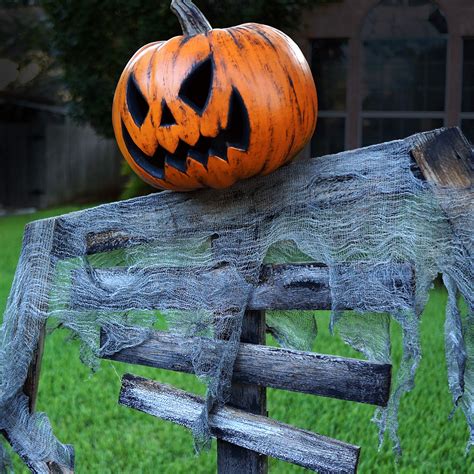 DIY Halloween Scarecrow - Wicked Makers