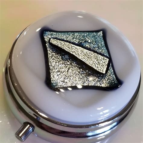 Medium Pill Box With An Art Deco Brilliant 3d Sparkly Dichroic Etsy Dichroic Fused Glass