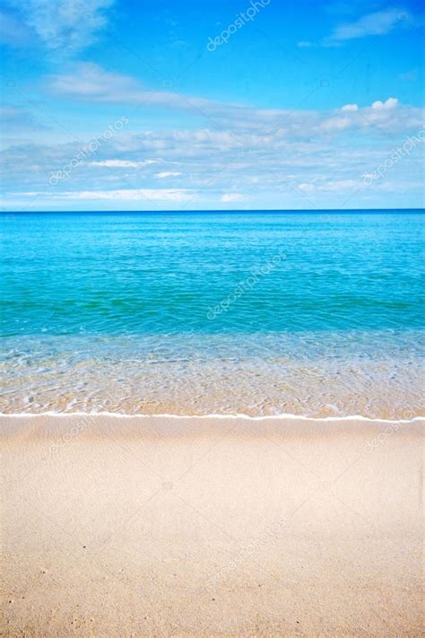 Beautiful Beach With Crystal Clear Blue Water — Stock Photo