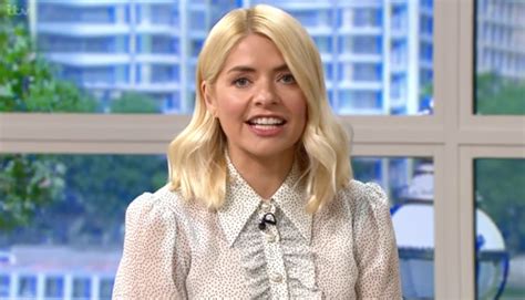 Viewers Slam Holly Willoughby Over Expensive Outfit Entertainment Daily