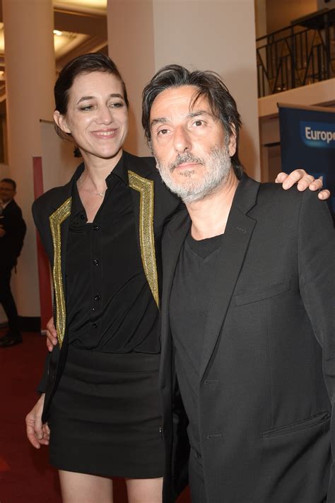 Photo Yvan Attal et sa compagne Charlotte Gainsbourg e cérémonie des Molières à la