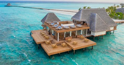 Azurově modré moře, písčité pláže doplněné korálovými útesy a palmovými háji. Hotel Heritance Aarah (Zima 2020/2021) • Maledivy ...