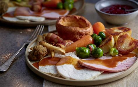 Enjoying a quieter christmas at home this year? Aldi's Christmas dinner for two comes in at a shockingly ...