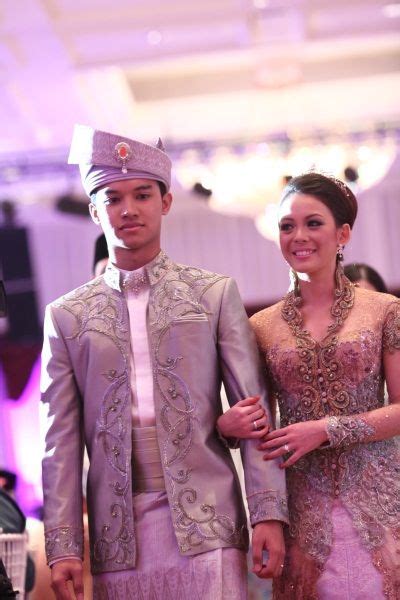 Vivy yusof is the perfect poster child of the modern, malaysian woman. Fadza Anuar & Vivy Yusof | Malay Weddings | Pinterest ...