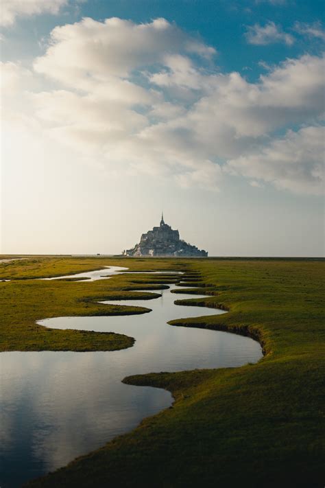 Meet The Castle That Inspired Minas Tirith Castle Of Mont Saint Michel